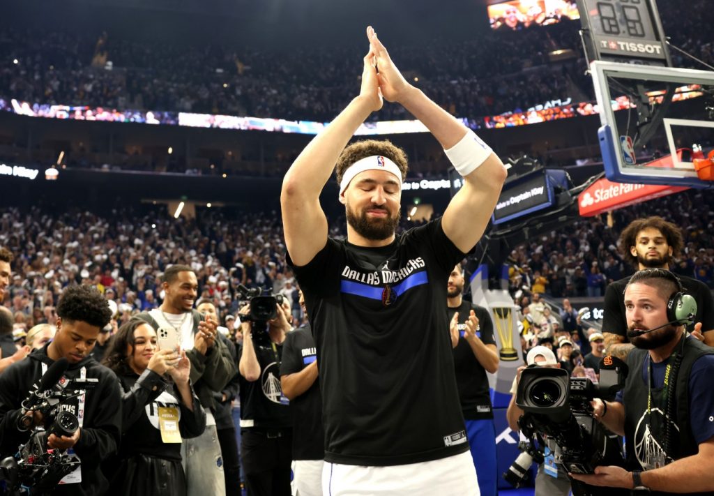 Klay Thompson showered with love during pregame celebration in return to Chase Center