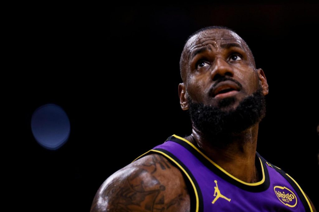 LeBron James says he’s taking a social media break for now