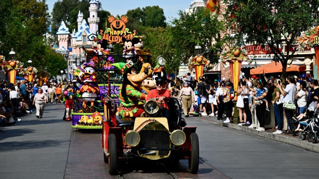 Disneyland sells out of all Magic Key passes in 7 days