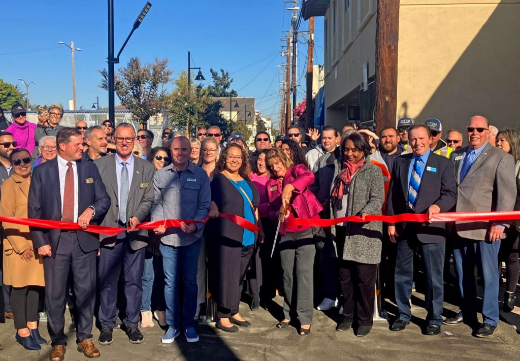 “Gourmet Alley” opens a pedestrian-only plaza in downtown Gilroy