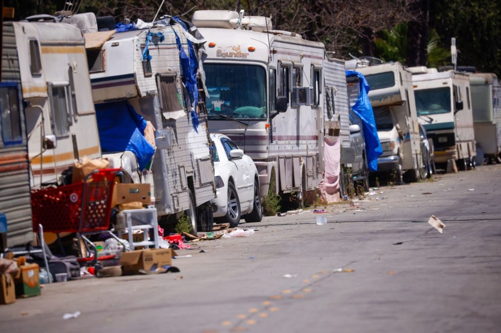 San Jose experiments with program to tackle oversized, lived-in vehicle challenges