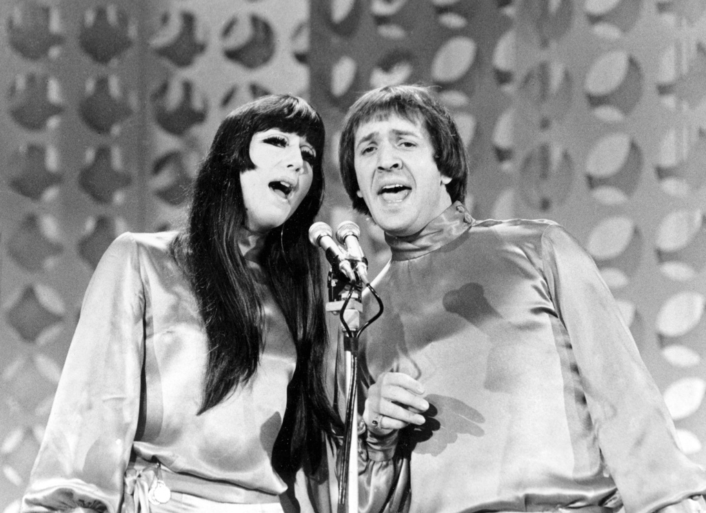 Cher’s memoir made Howard Stern want to ‘strangle’ Sonny Bono